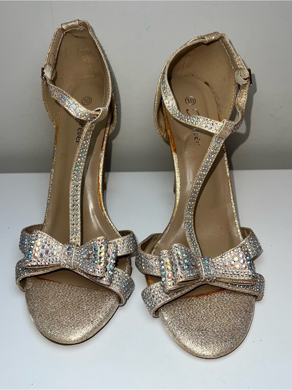 Forever Brand Sparkle Sequin Bow T-Strap Women's Sandals in Gold